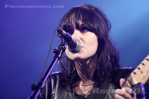 HOWLING BELLS - 2009-08-01 - PAREDES DE COURA (Portugal) - Praia do Tabuao - 